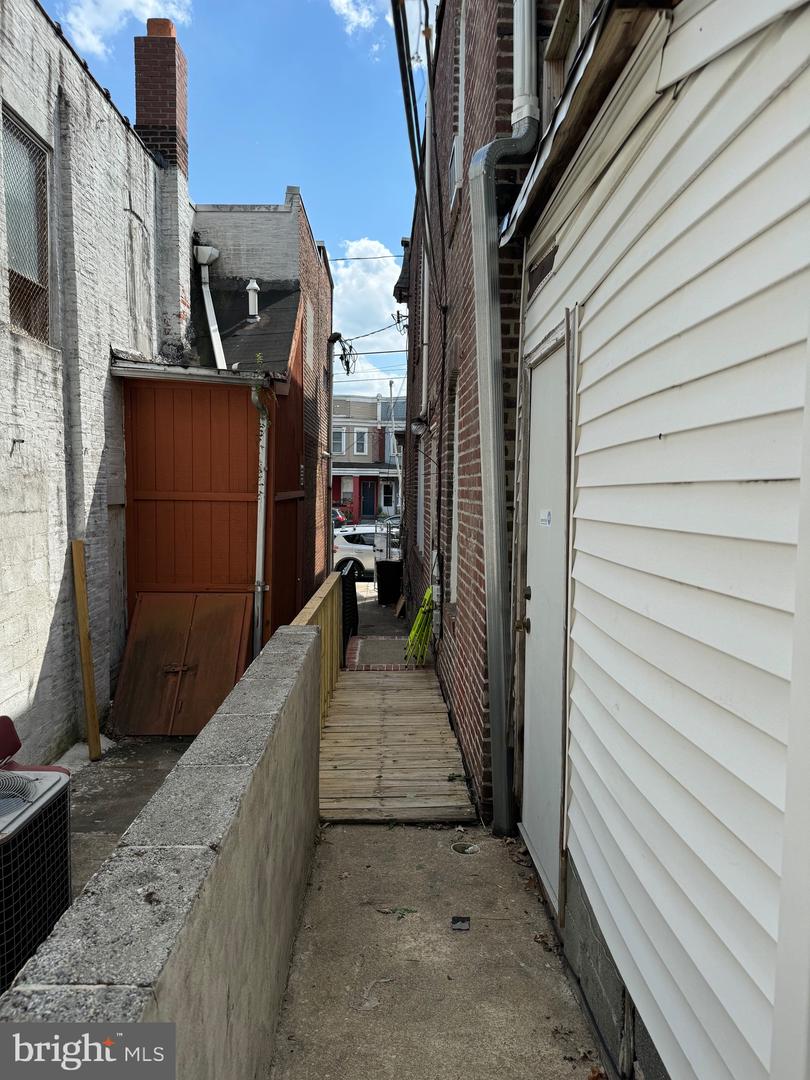 1717 W 4th St Property Photo 18