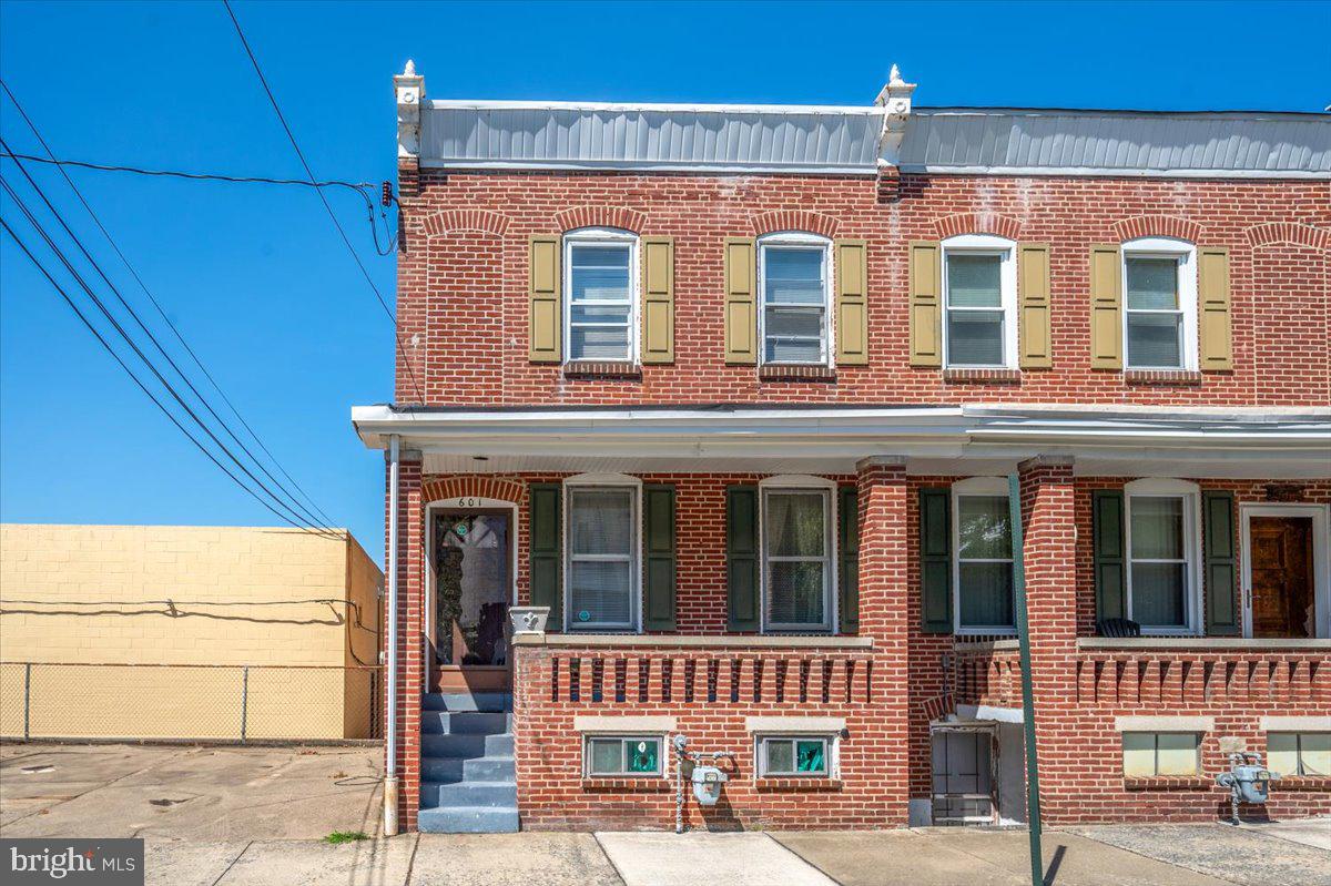 601 Hawley St Property Photo 3