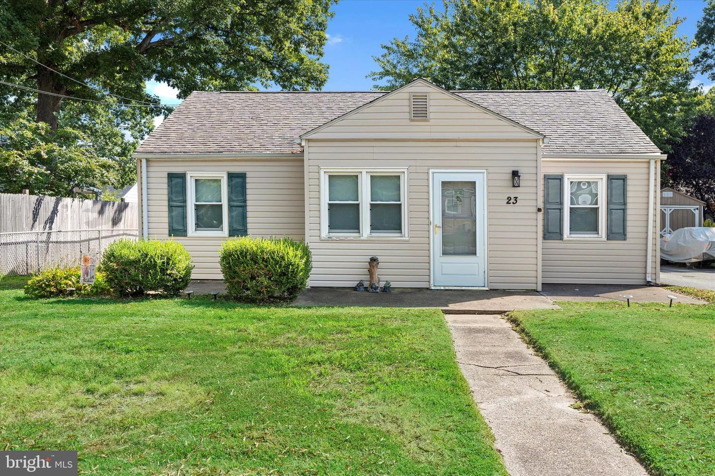 23 Robert Rd Property Photo 1