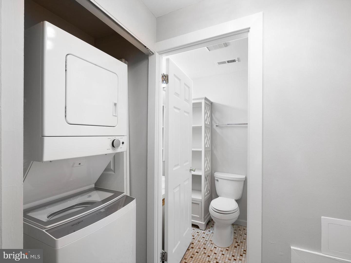 1025-unit N Madison St #203 Property Photo 12