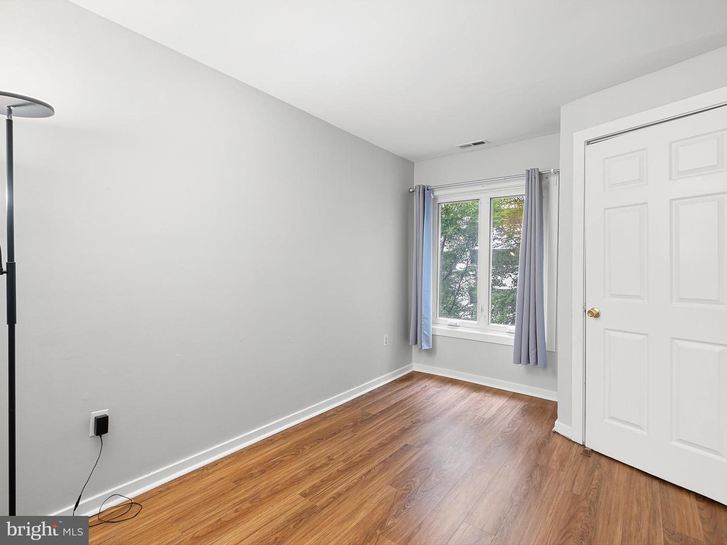 1025-unit N Madison St #203 Property Photo 15