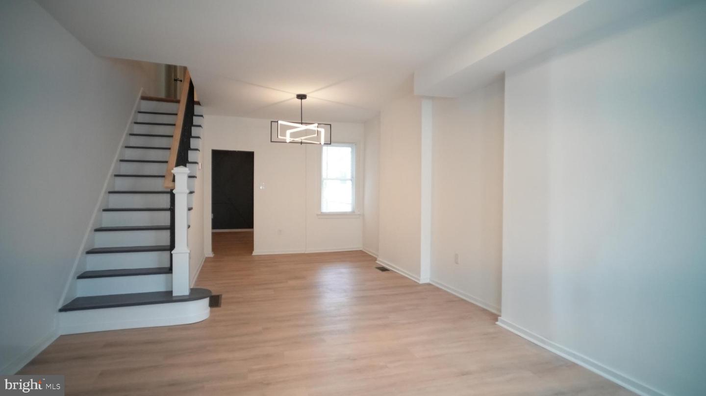 915 Kirkwood St Property Photo 6