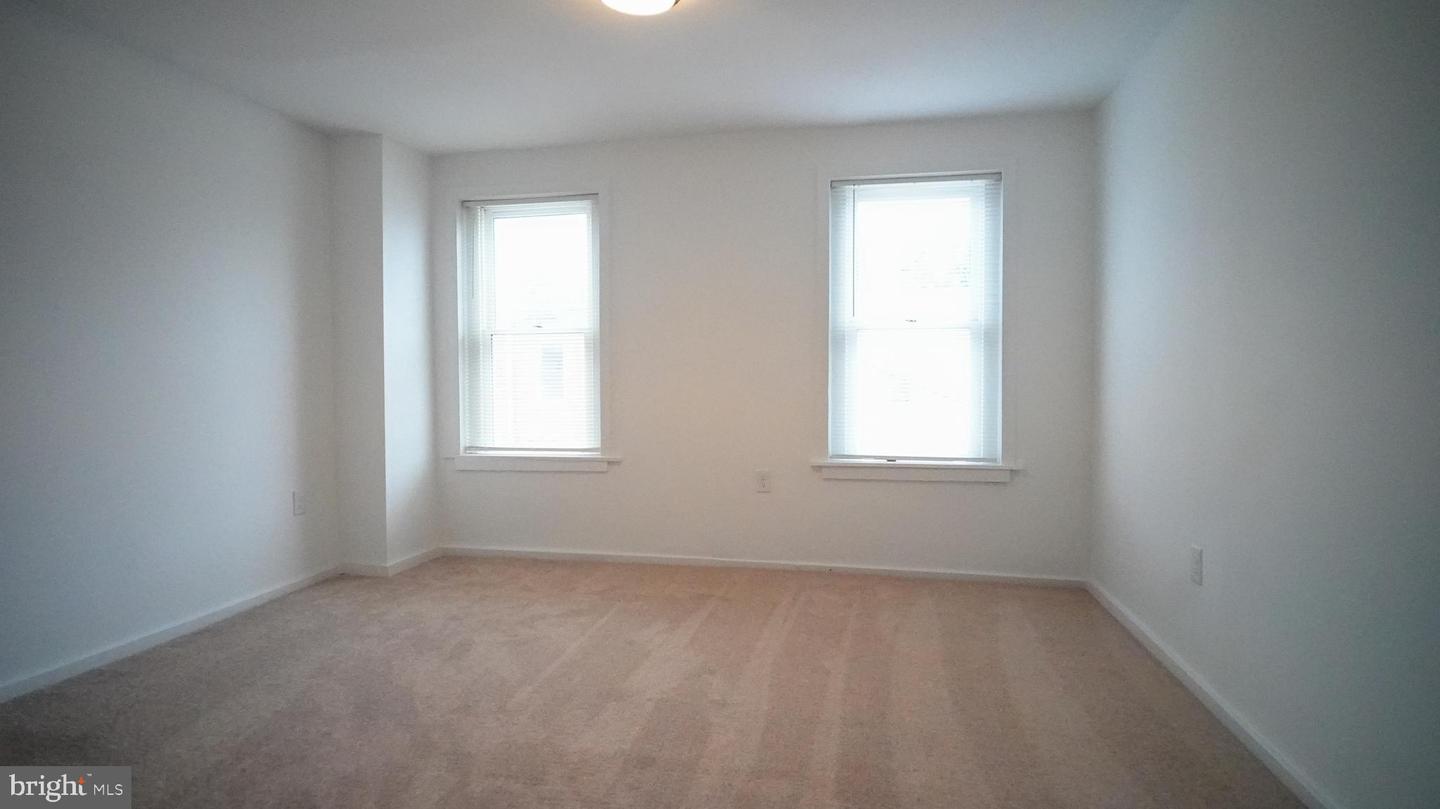 915 Kirkwood St Property Photo 24