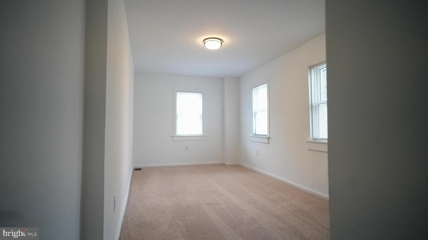 915 Kirkwood St Property Photo 26
