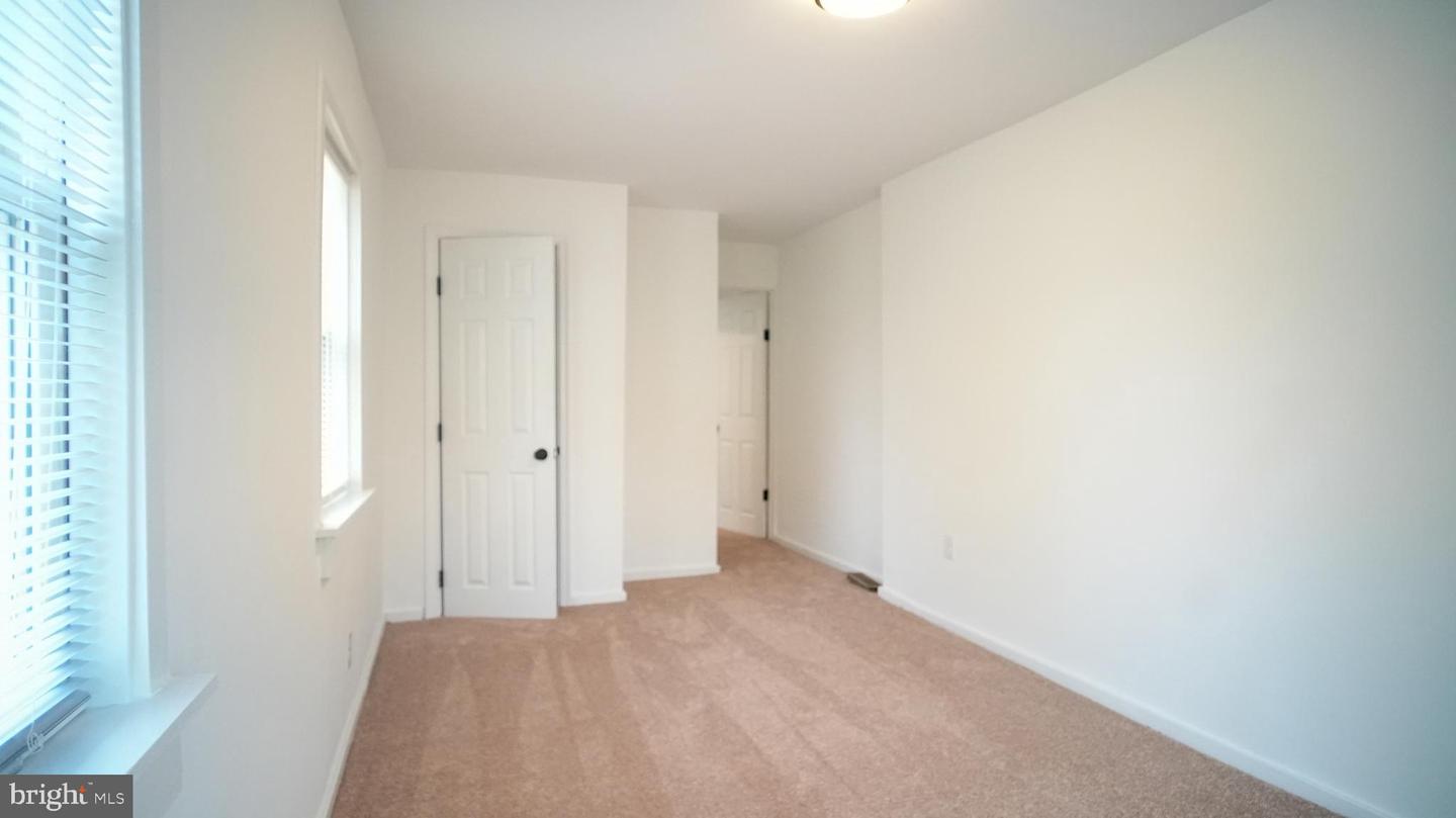 915 Kirkwood St Property Photo 30