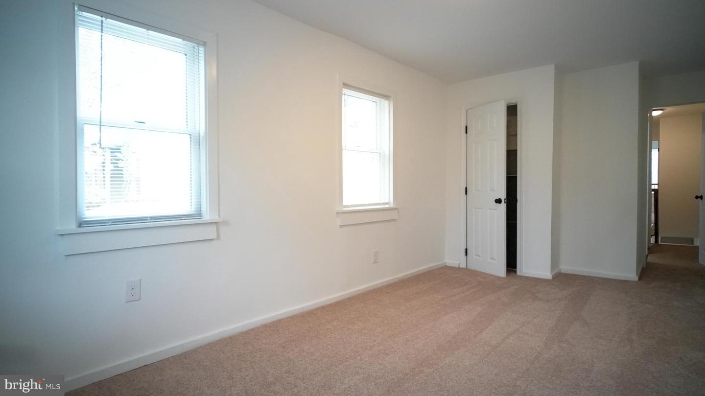 915 Kirkwood St Property Photo 32
