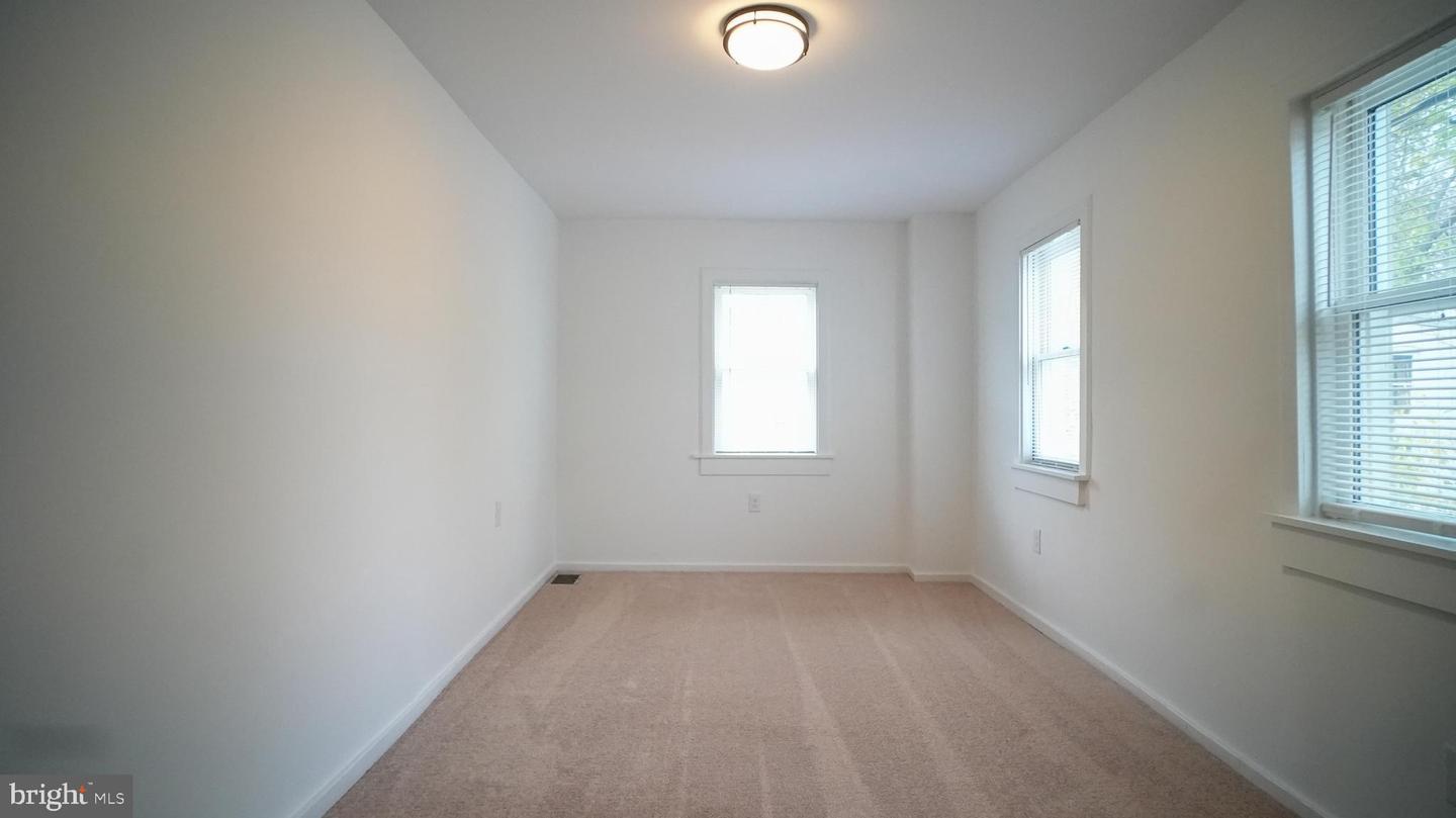915 Kirkwood St Property Photo 33