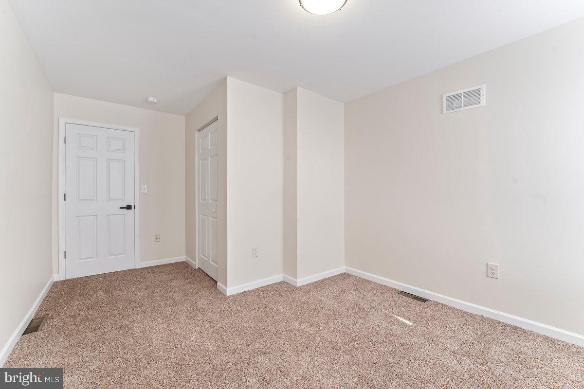 909 Coleman St Property Photo 23