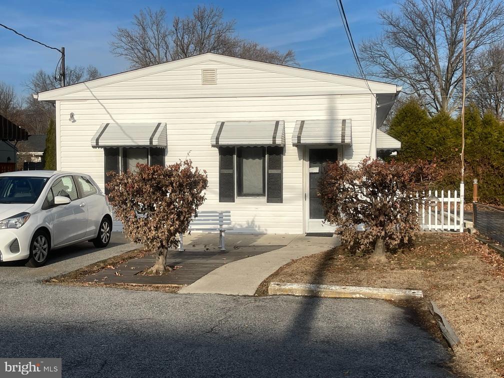 108 Delaware Ave Property Photo 1