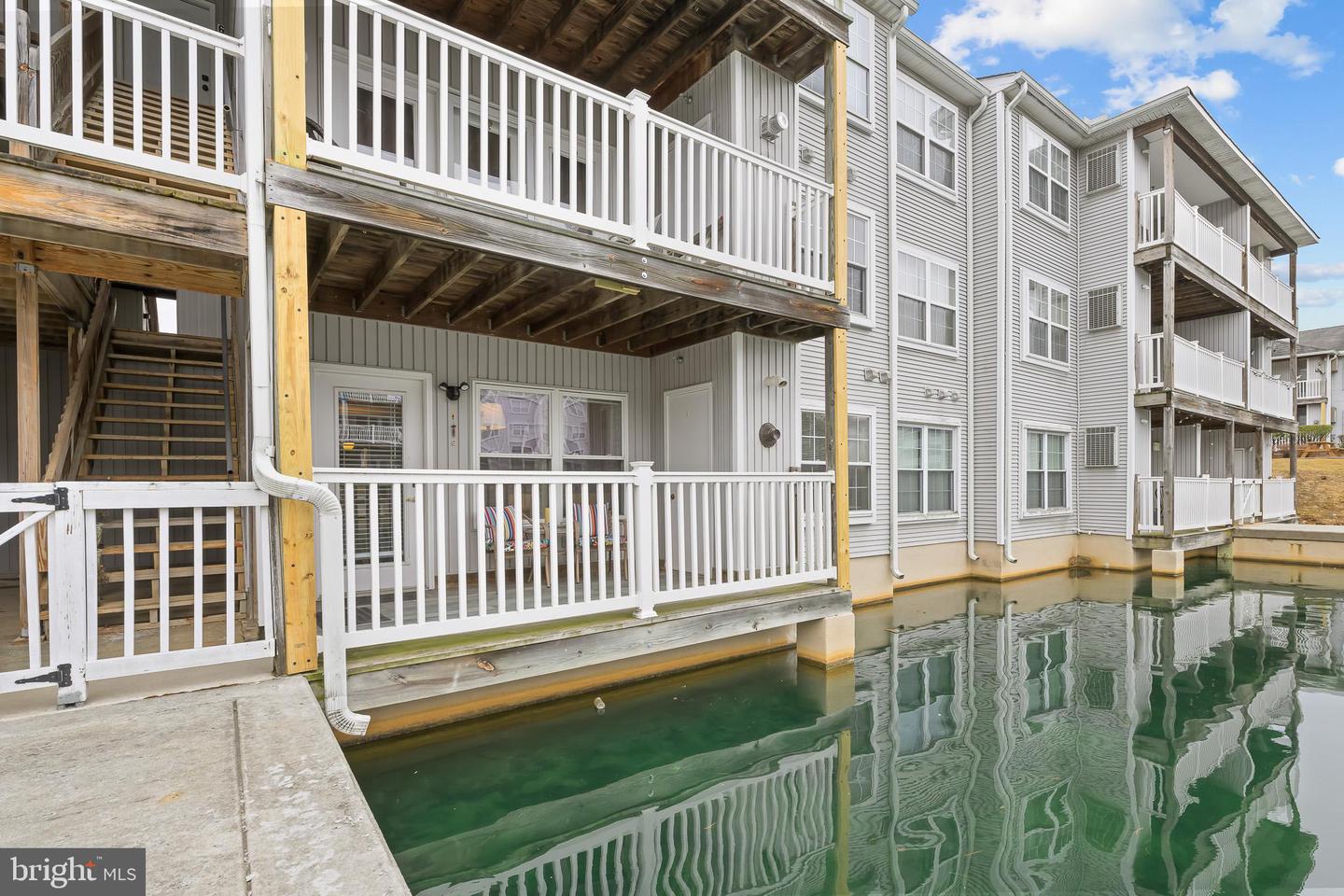 800 Waters Edge Dr Property Photo