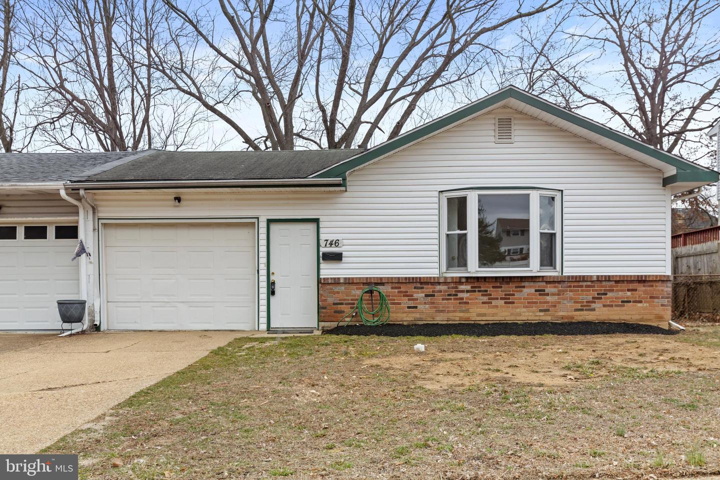 746 W Birchtree Ln Property Photo 1