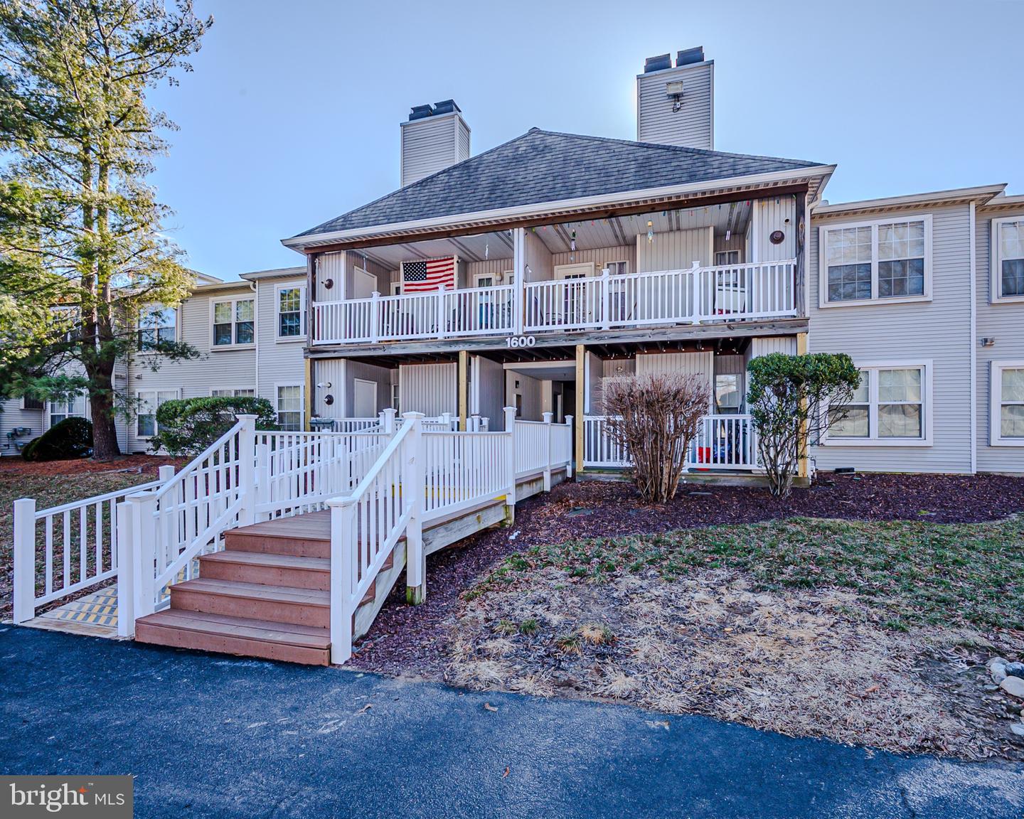 1607 Waters Edge Dr Property Photo
