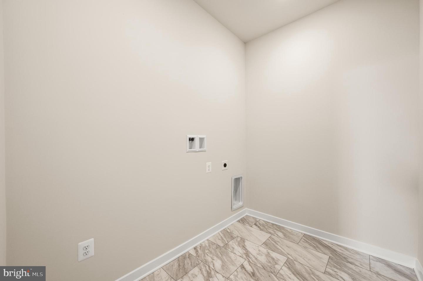 2707 Tea Tree Ln Property Photo 18