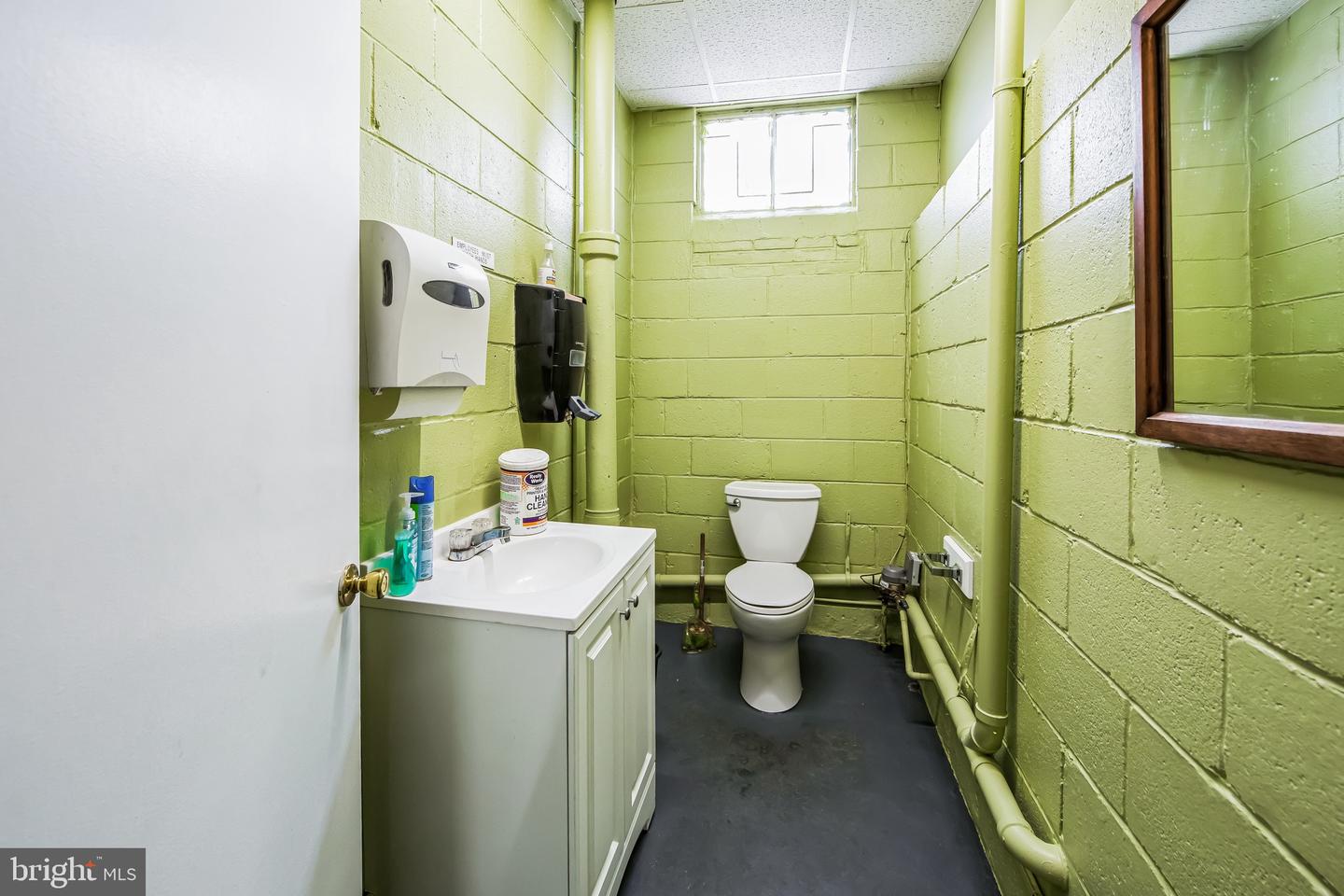 1508 & 1512 N Heald St Property Photo 9