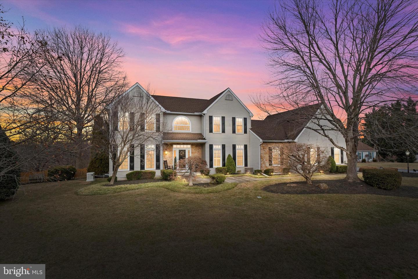 274 Manchester Ct Property Photo