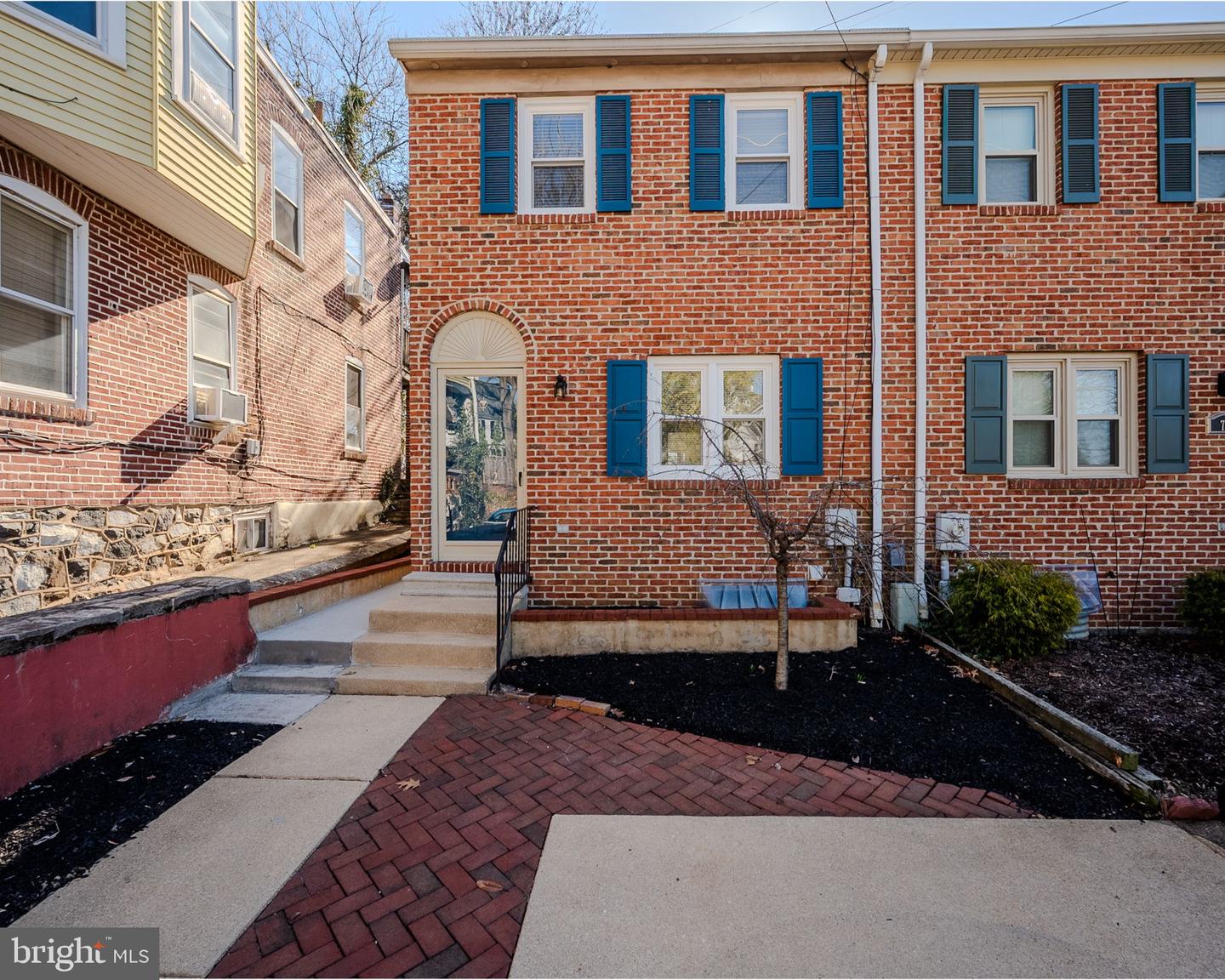 712 Woodlawn Ave Property Photo