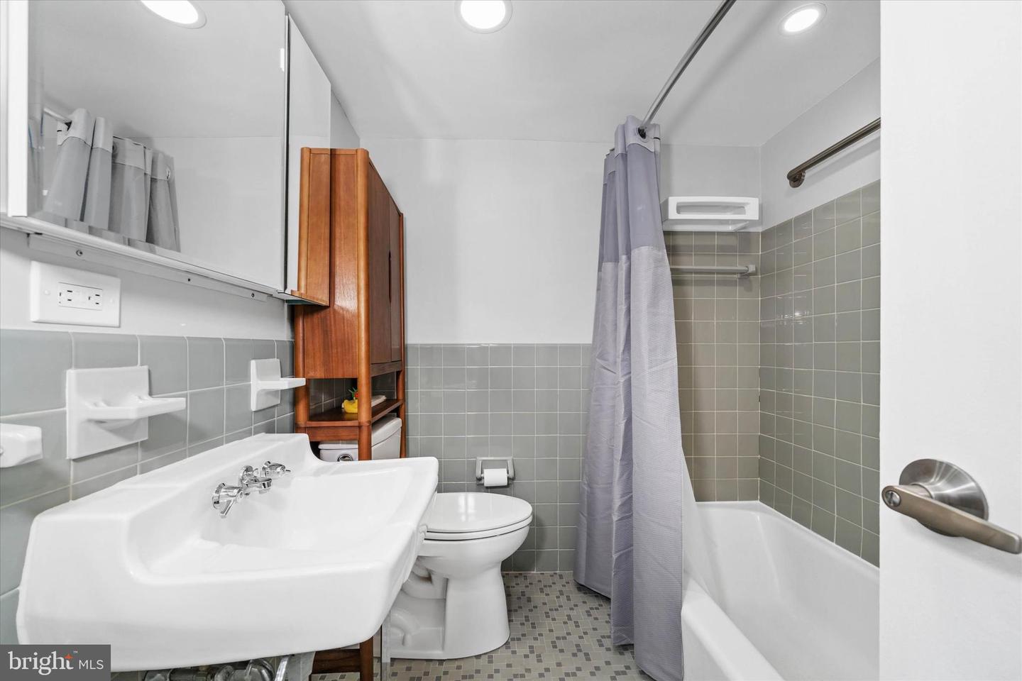 1301 N Harrison St #1201 Property Photo 17