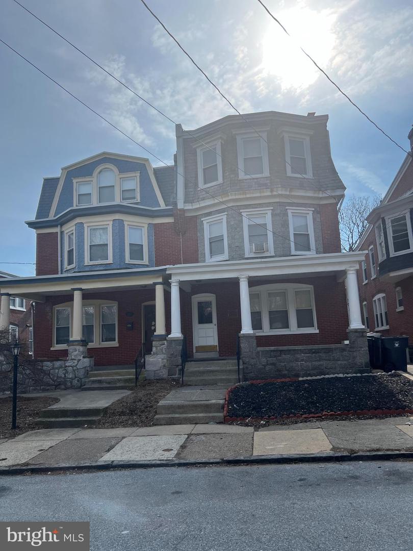1522 W 7th St Property Photo