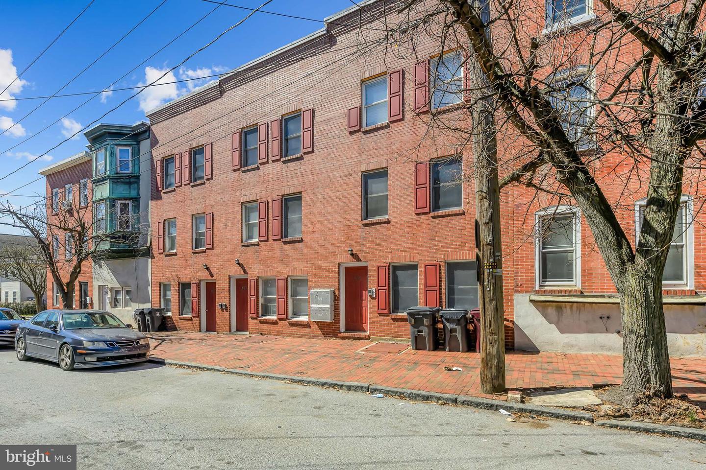805 N Madison St Property Photo 1
