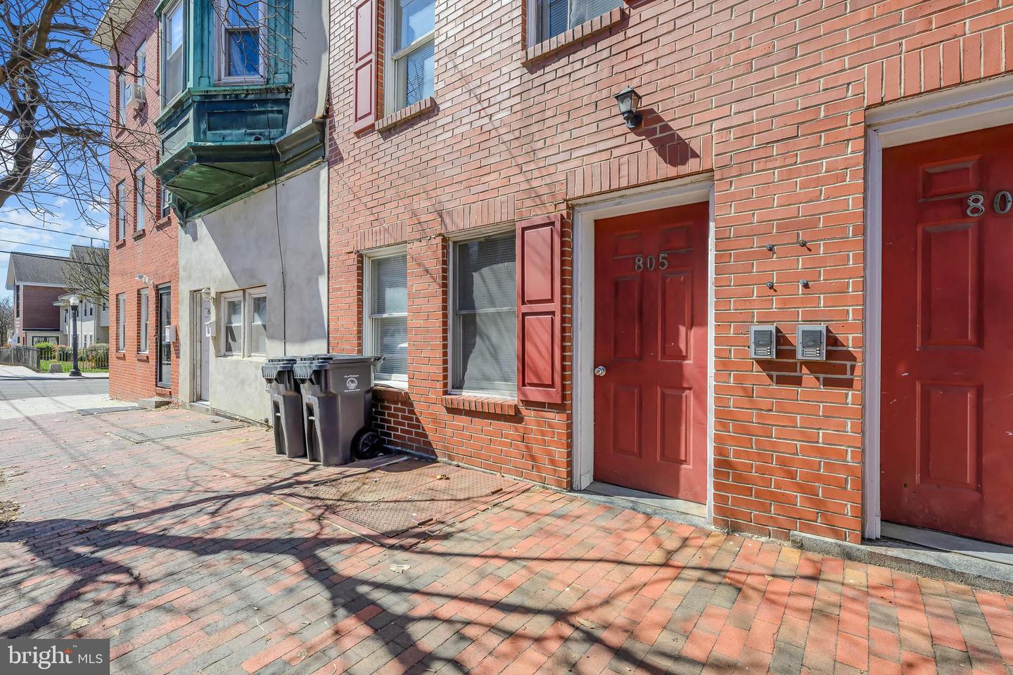 805 N Madison St Property Photo 4