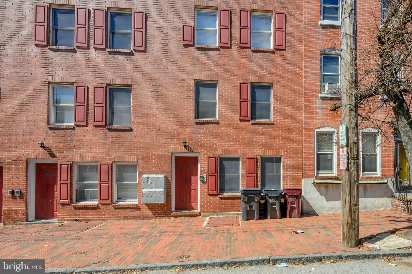 807 N Madison St Property Photo 2
