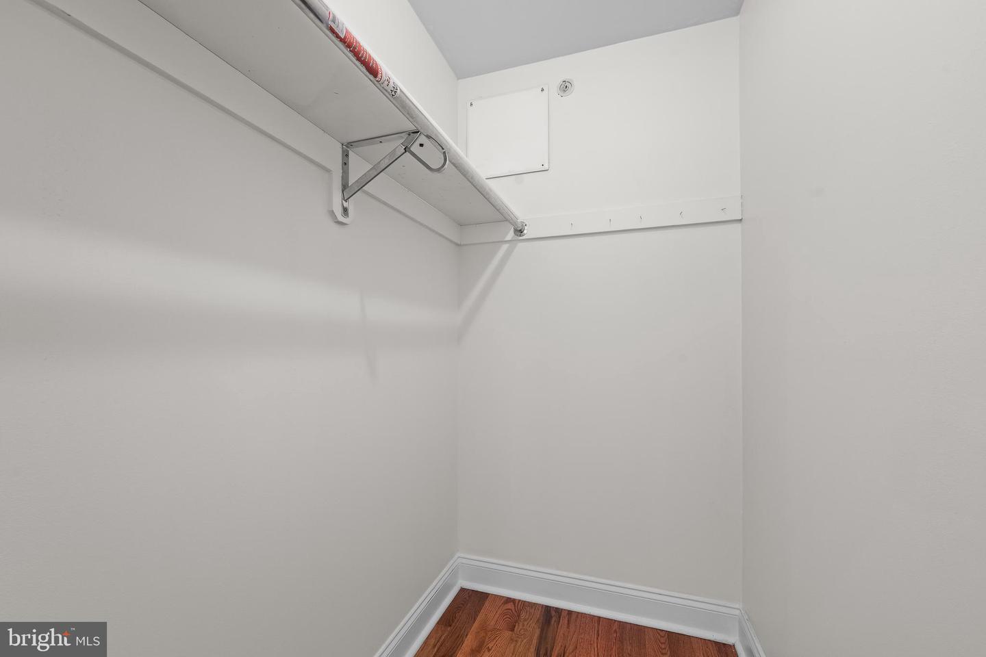 709 Windsor St Property Photo 10
