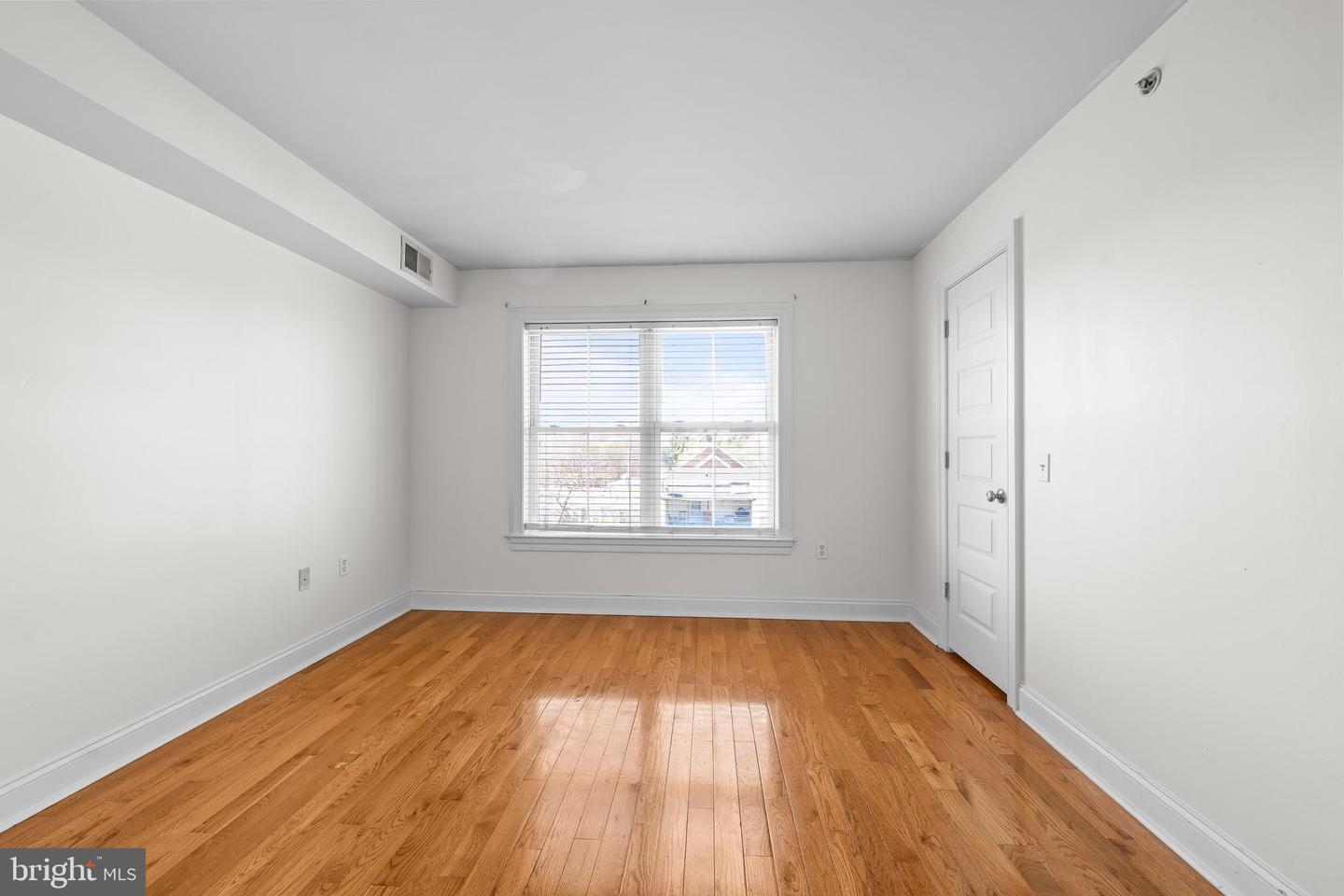 709 Windsor St Property Photo 11