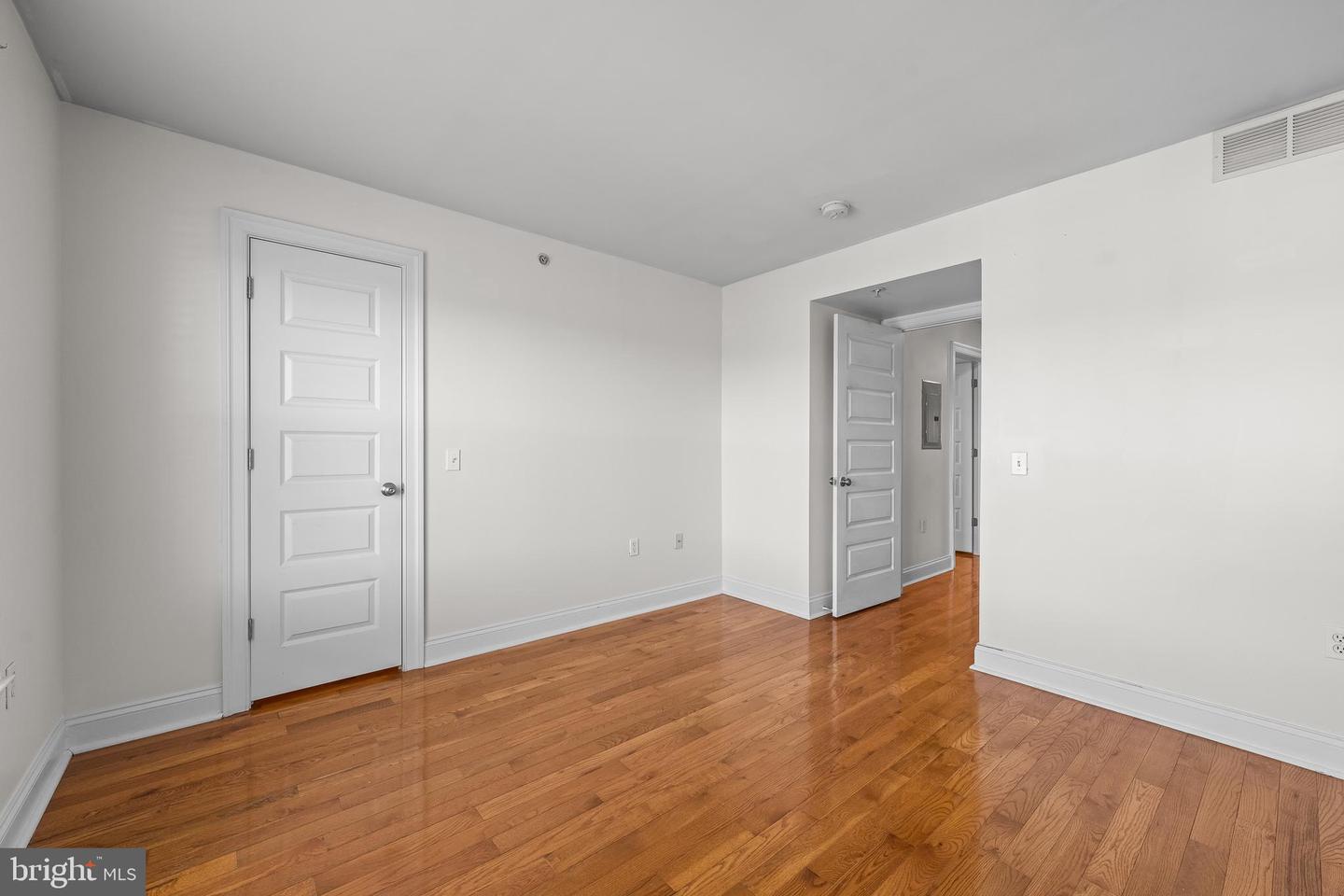 709 Windsor St Property Photo 12