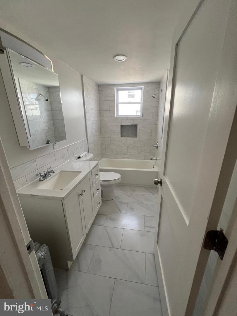 1731 W 6th St Property Photo 8