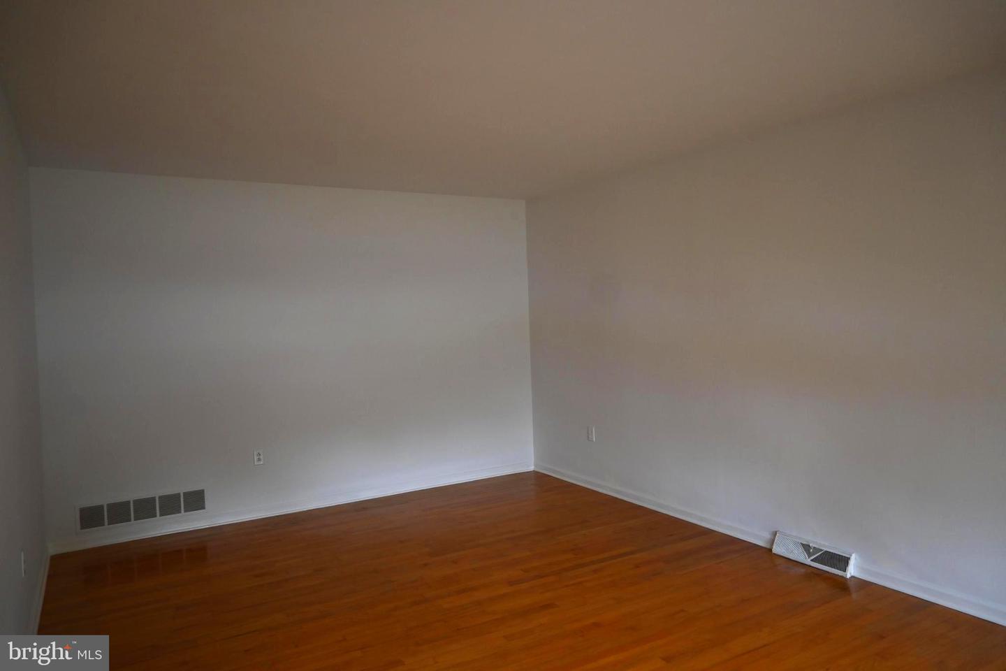 107 Anita Dr Property Photo 5