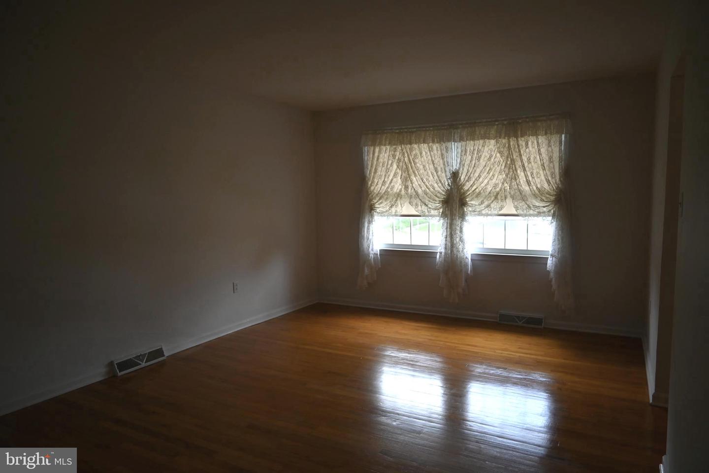 107 Anita Dr Property Photo 6