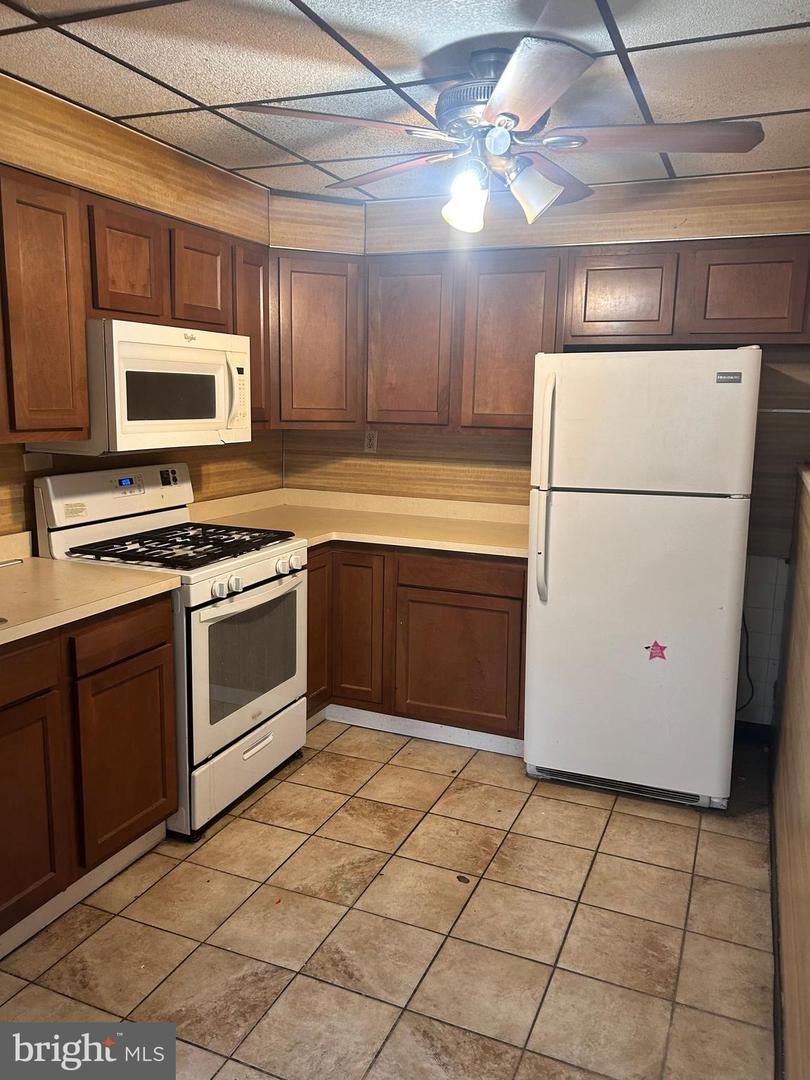 208 W 28th St #2 Property Photo 5