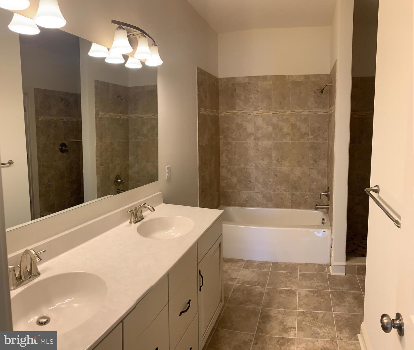 530 Wheelmen St #4 Alton Property Photo 11