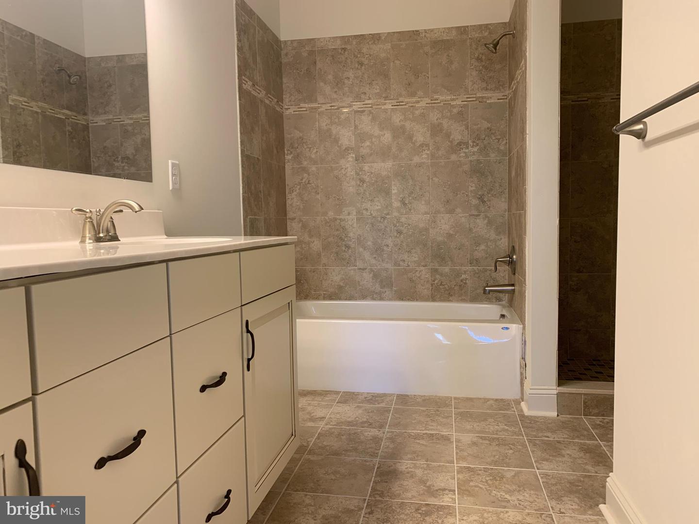 530 Wheelmen St #4 Alton Property Photo 13