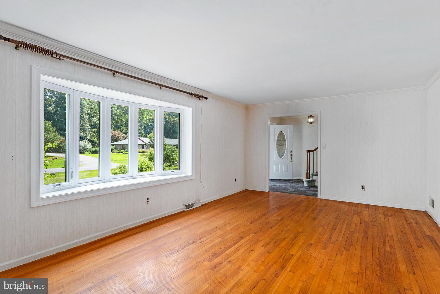 316 Caravel Dr Property Photo 4