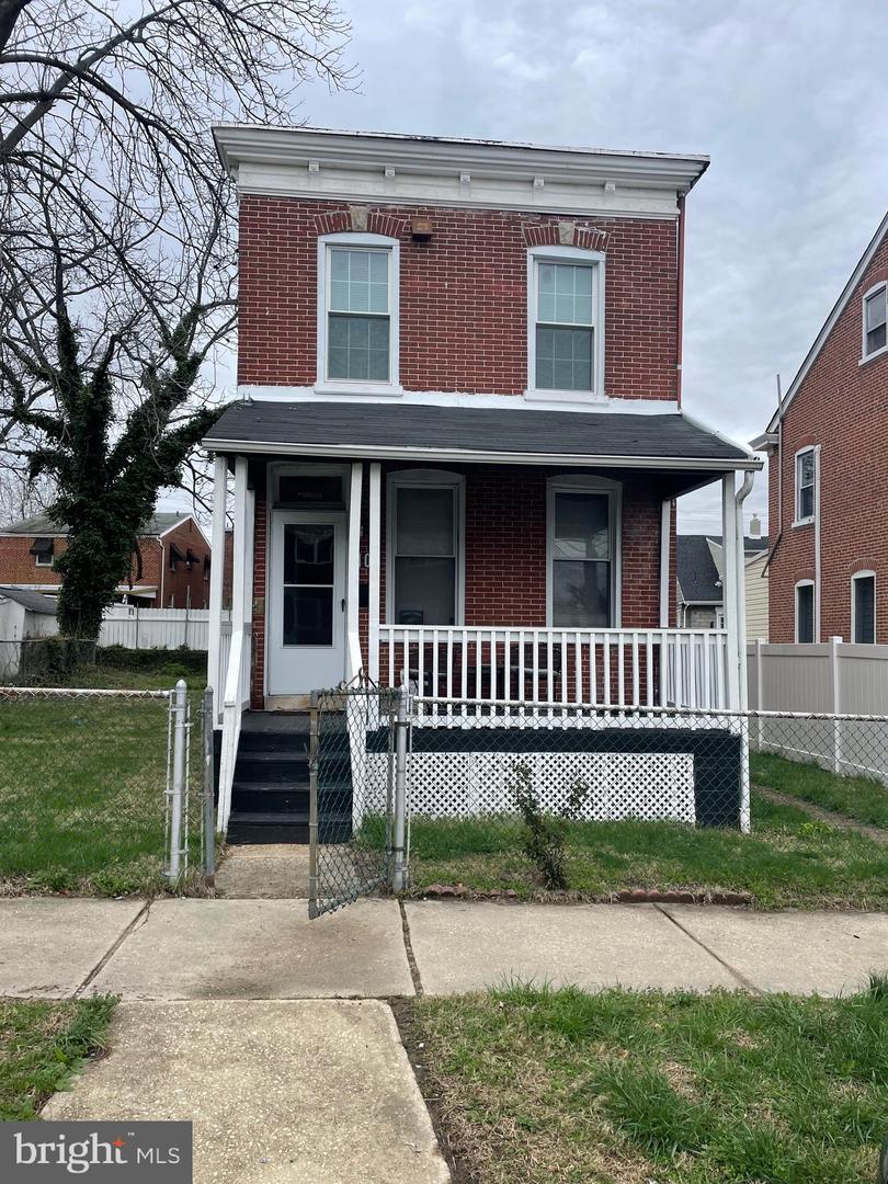 103 E 35th St Property Photo 1