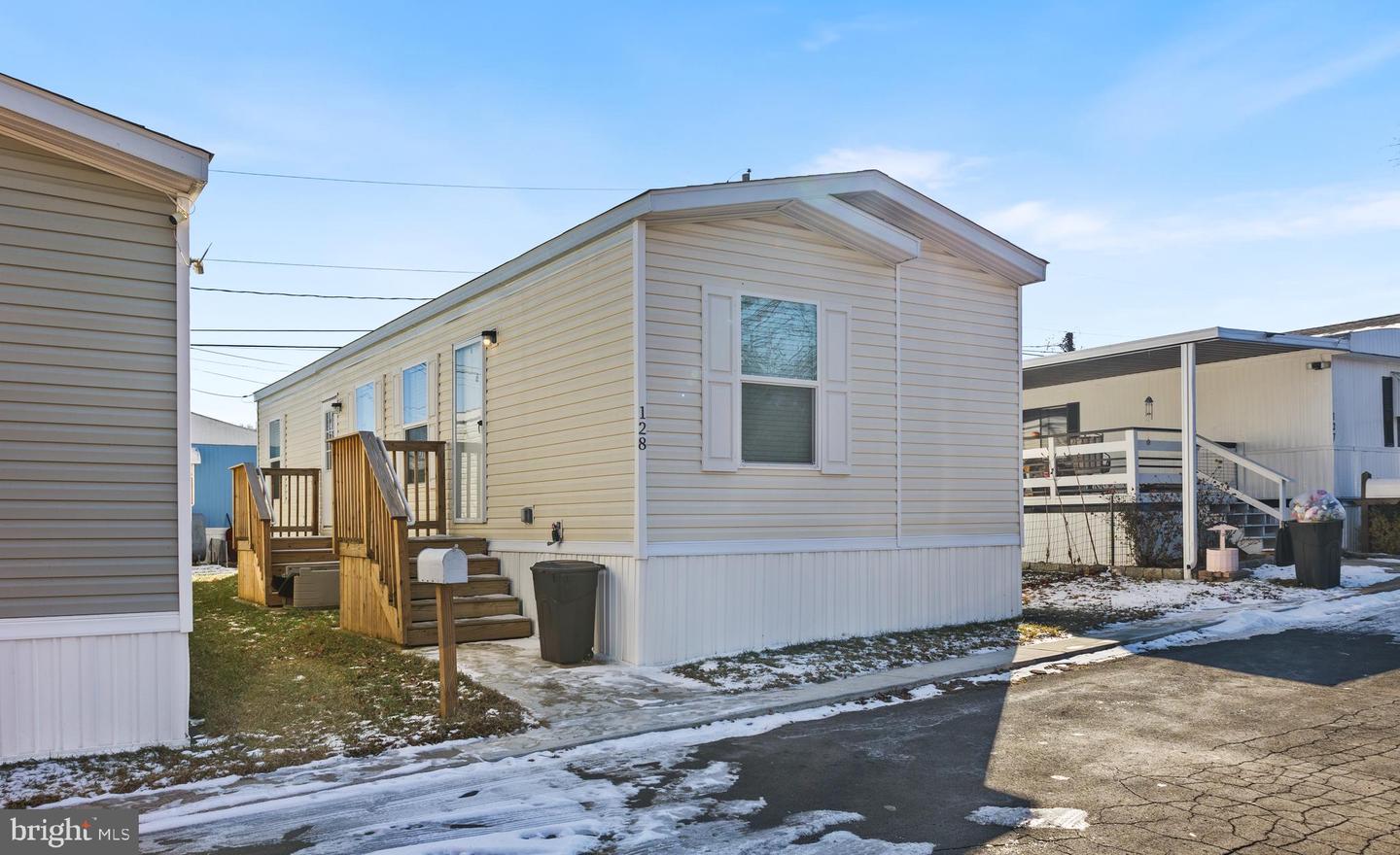 128 ASH ST Property Photo 1