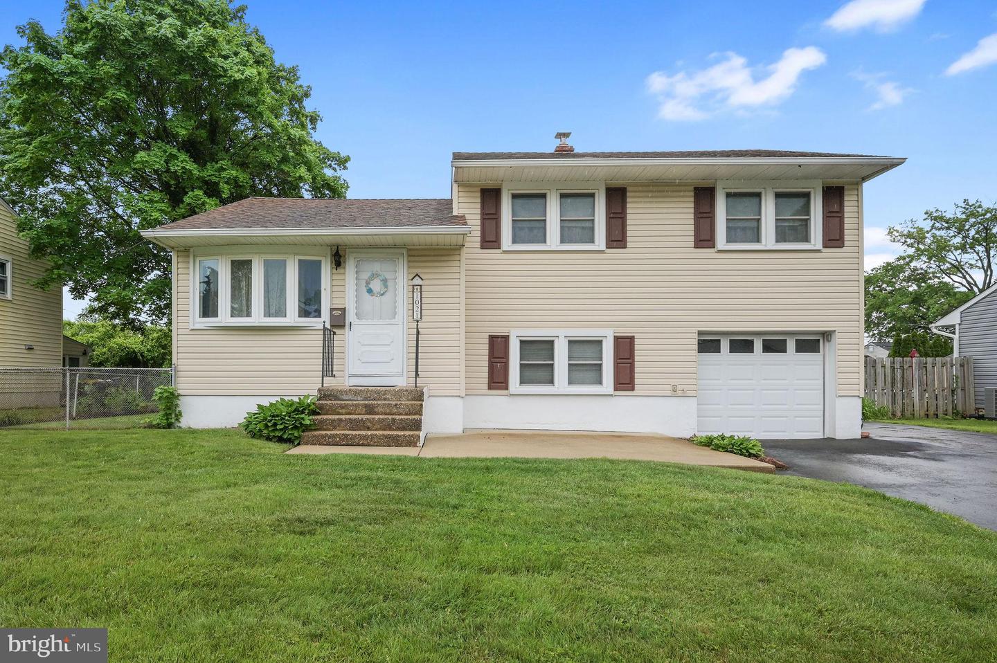 1021 GALLERY RD Property Photo 1