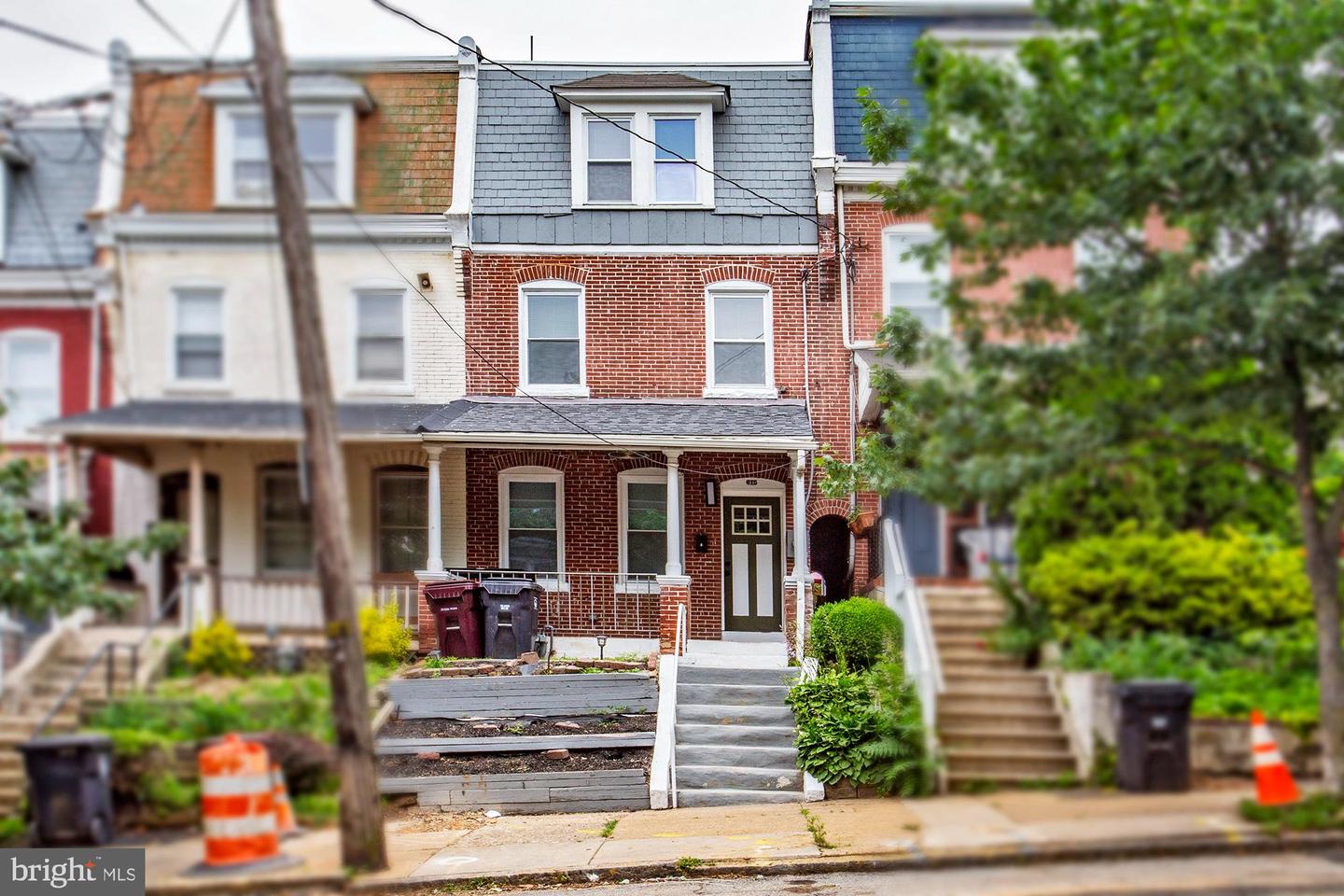 615 N Franklin St Property Photo 1