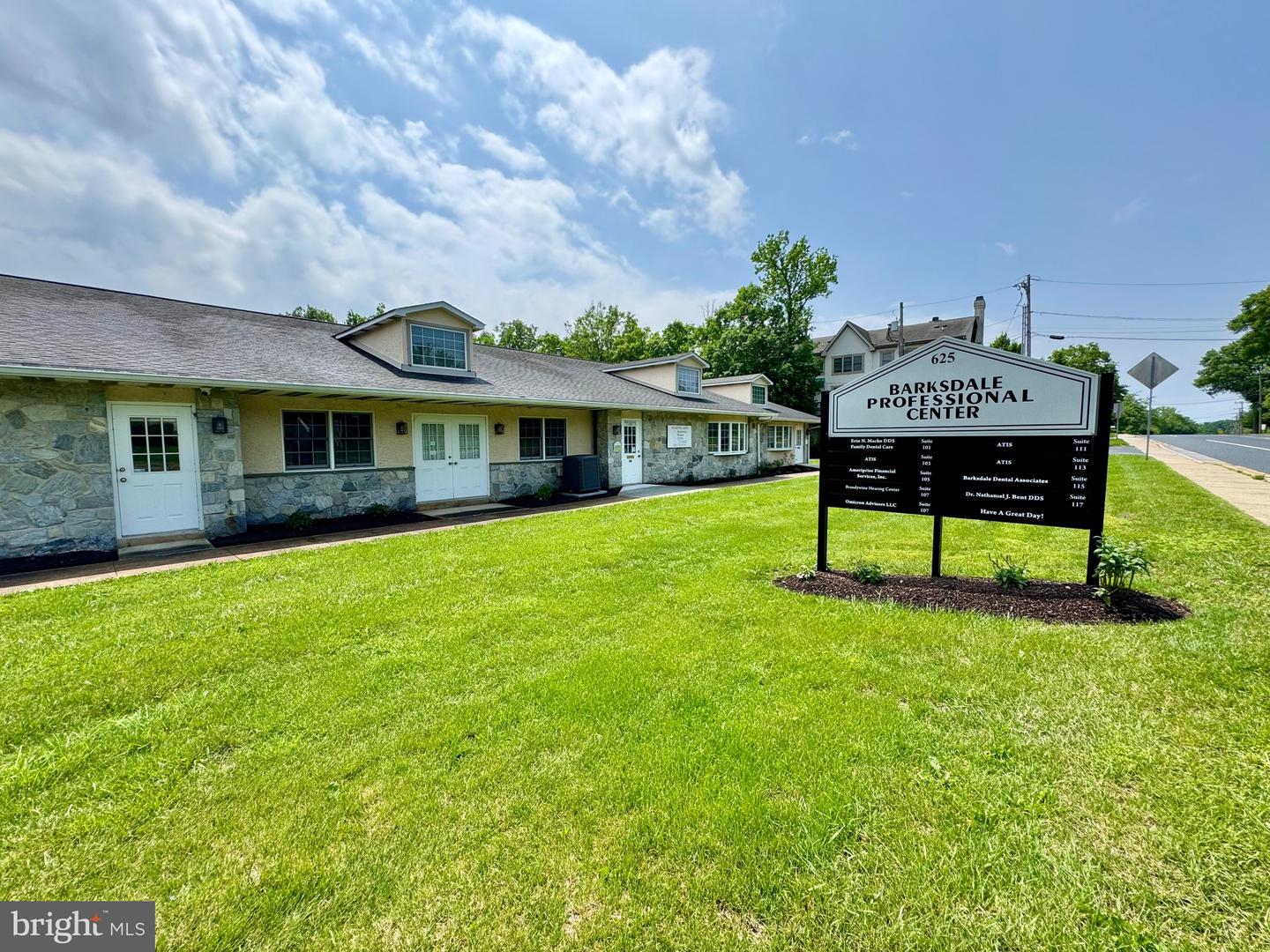 111/113 Barksdale Professional Ctr Property Photo 3