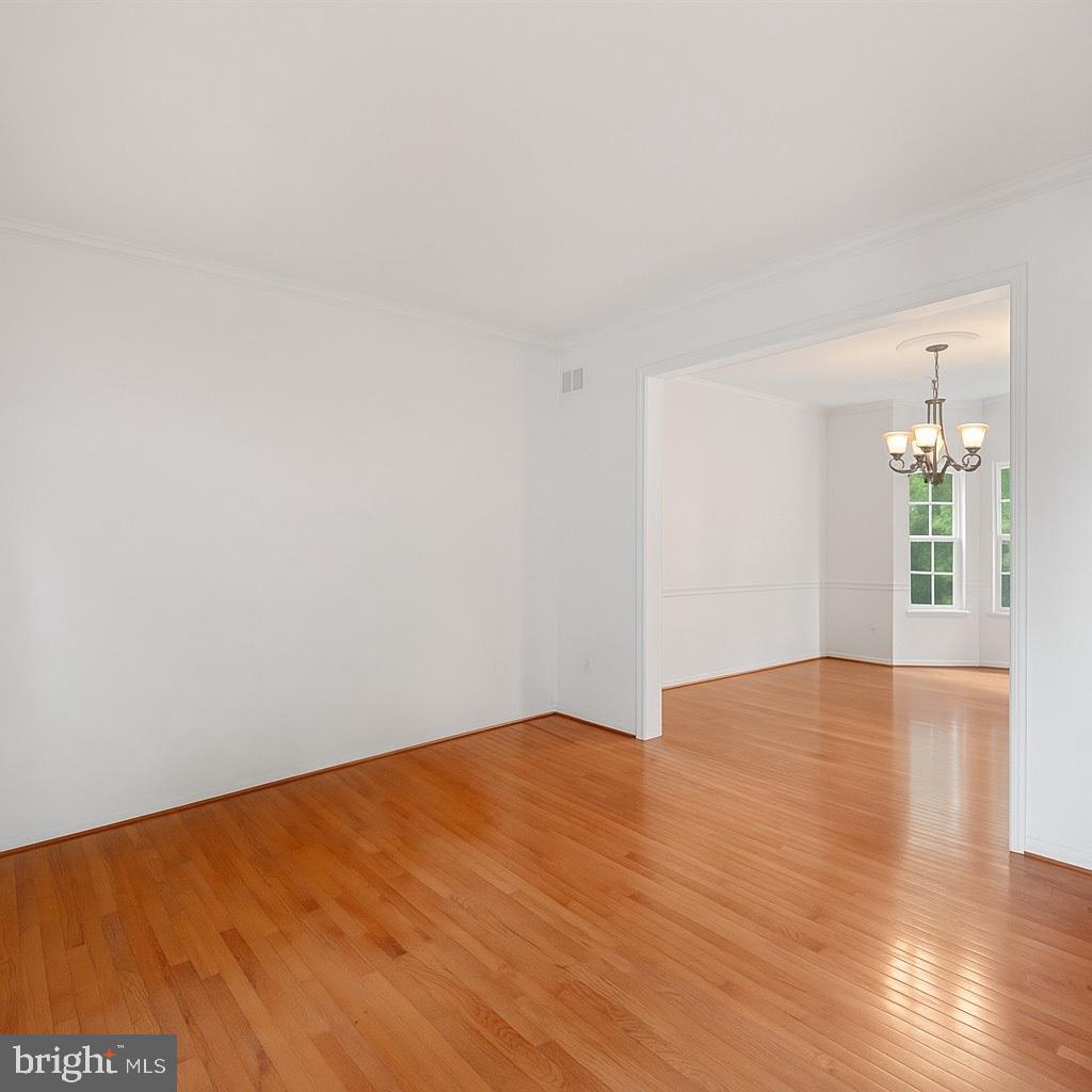 101 Glencoe Ct Property Photo 5
