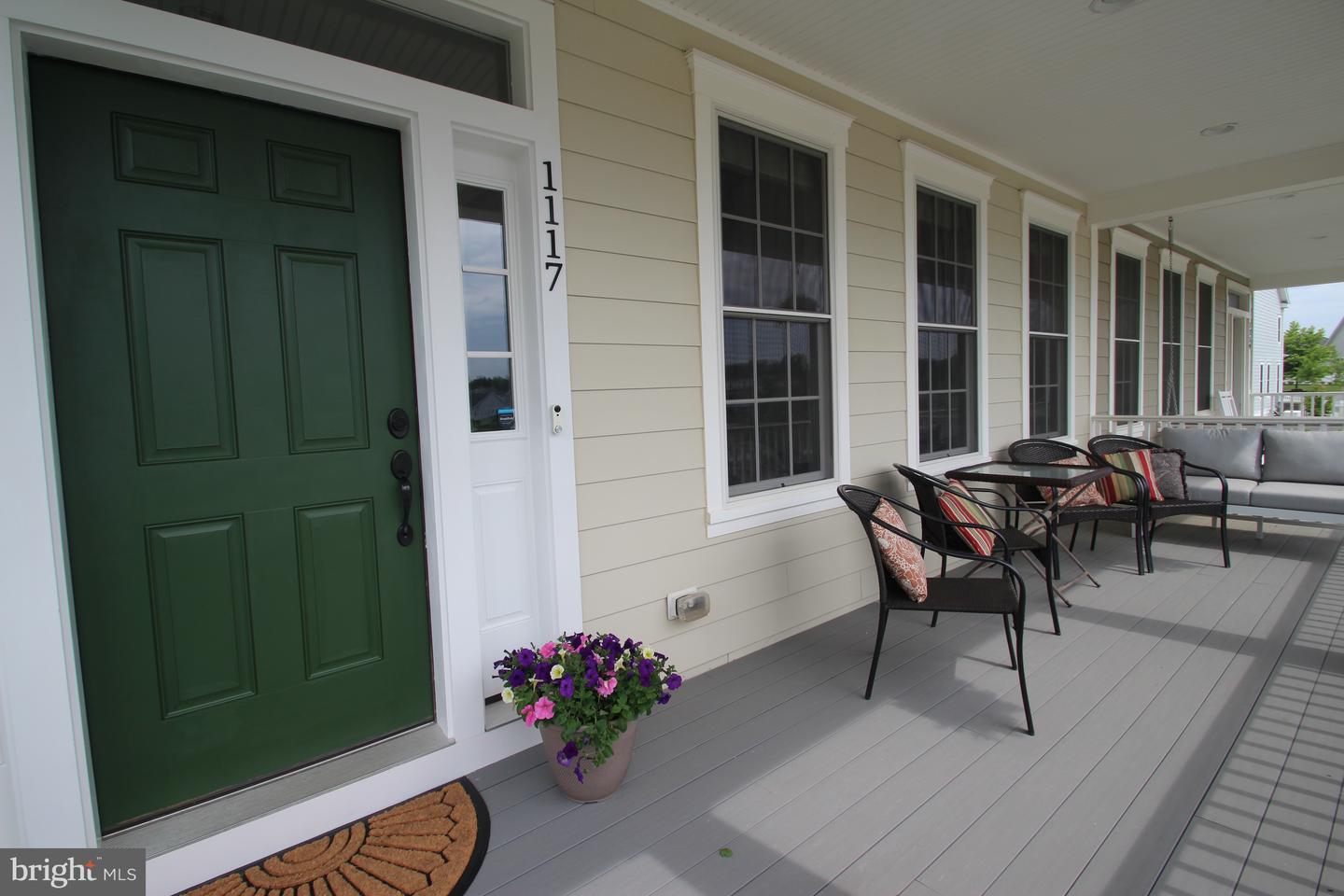 1117 Columbia St Property Photo 4
