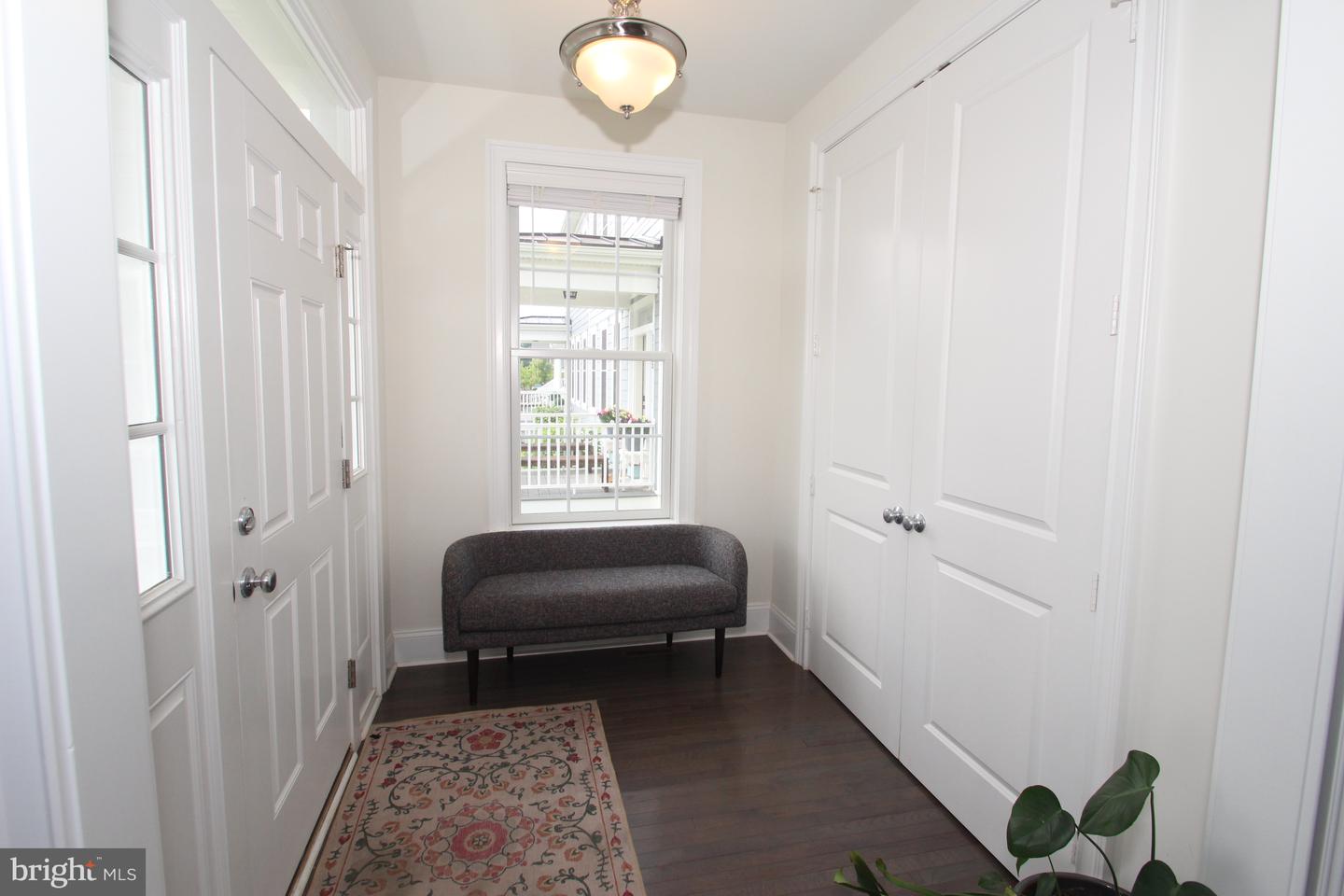 1117 Columbia St Property Photo 5