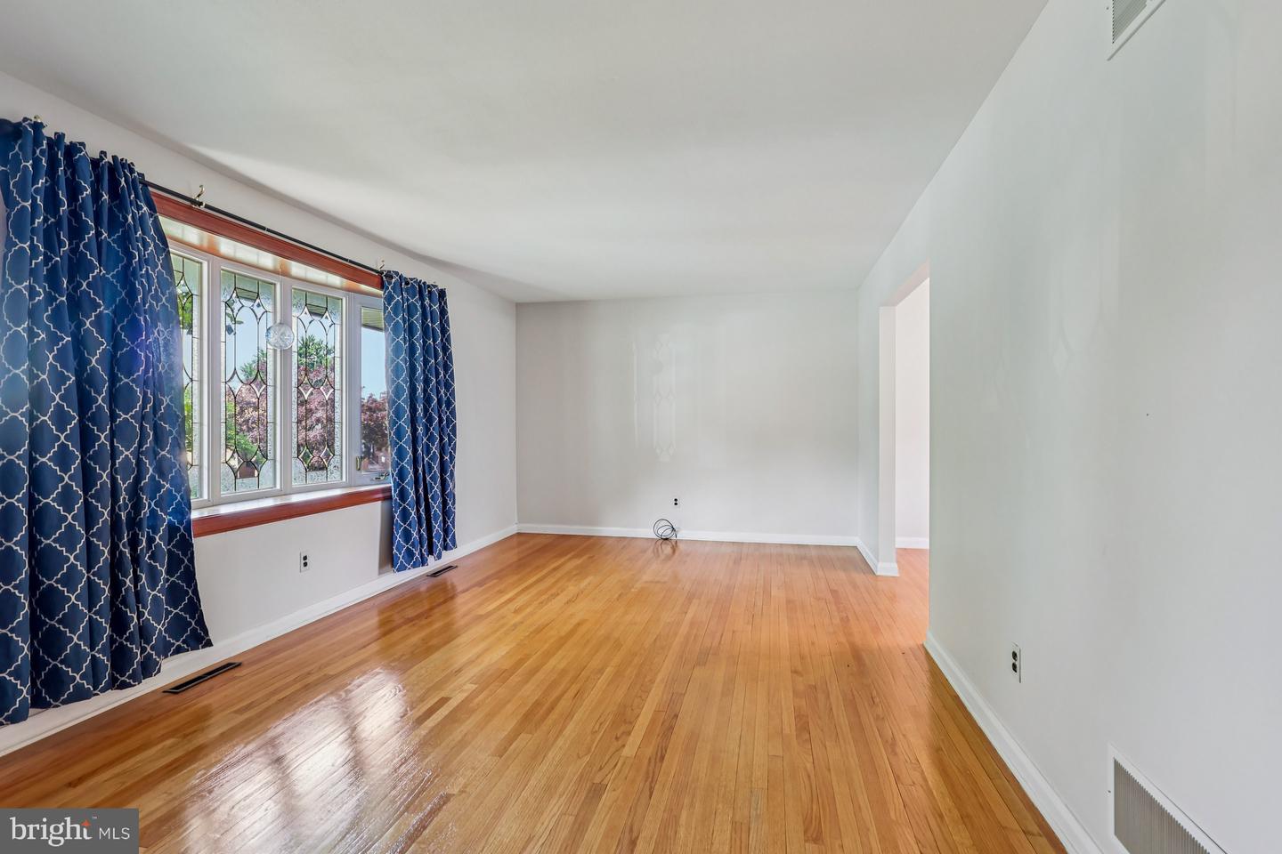 3203 Dunlap Dr Property Photo 3