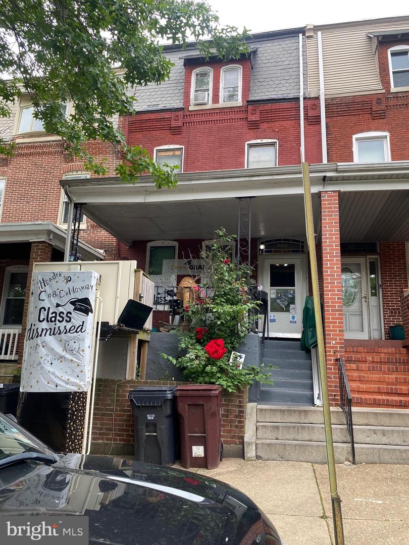 609 N Van Buren St Property Photo 1