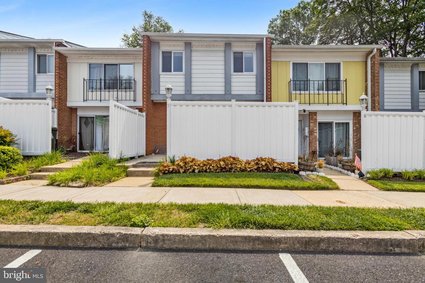 5 Cornwallis Sq #c05 Property Photo 1