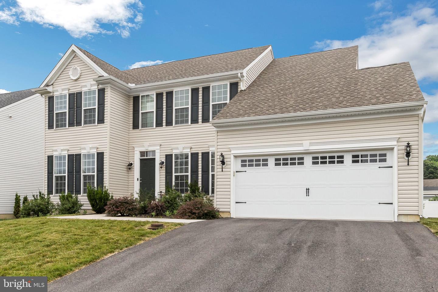 214 ABBIGAIL XING Property Photo 1