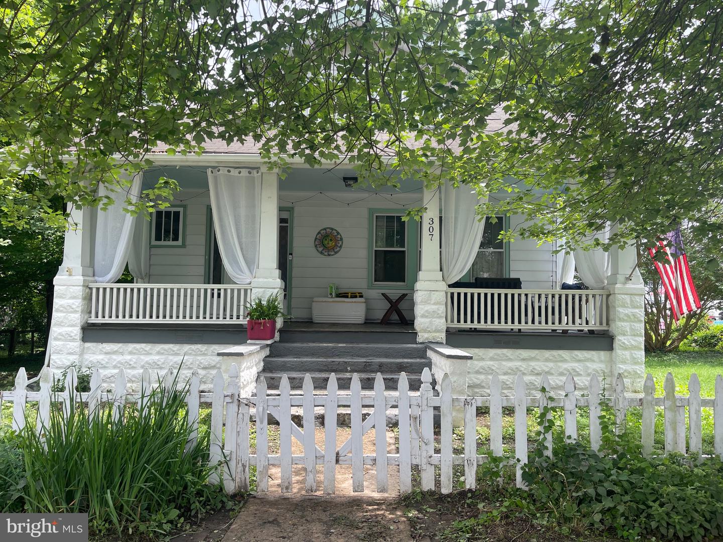 307 Clinton St Property Photo 1