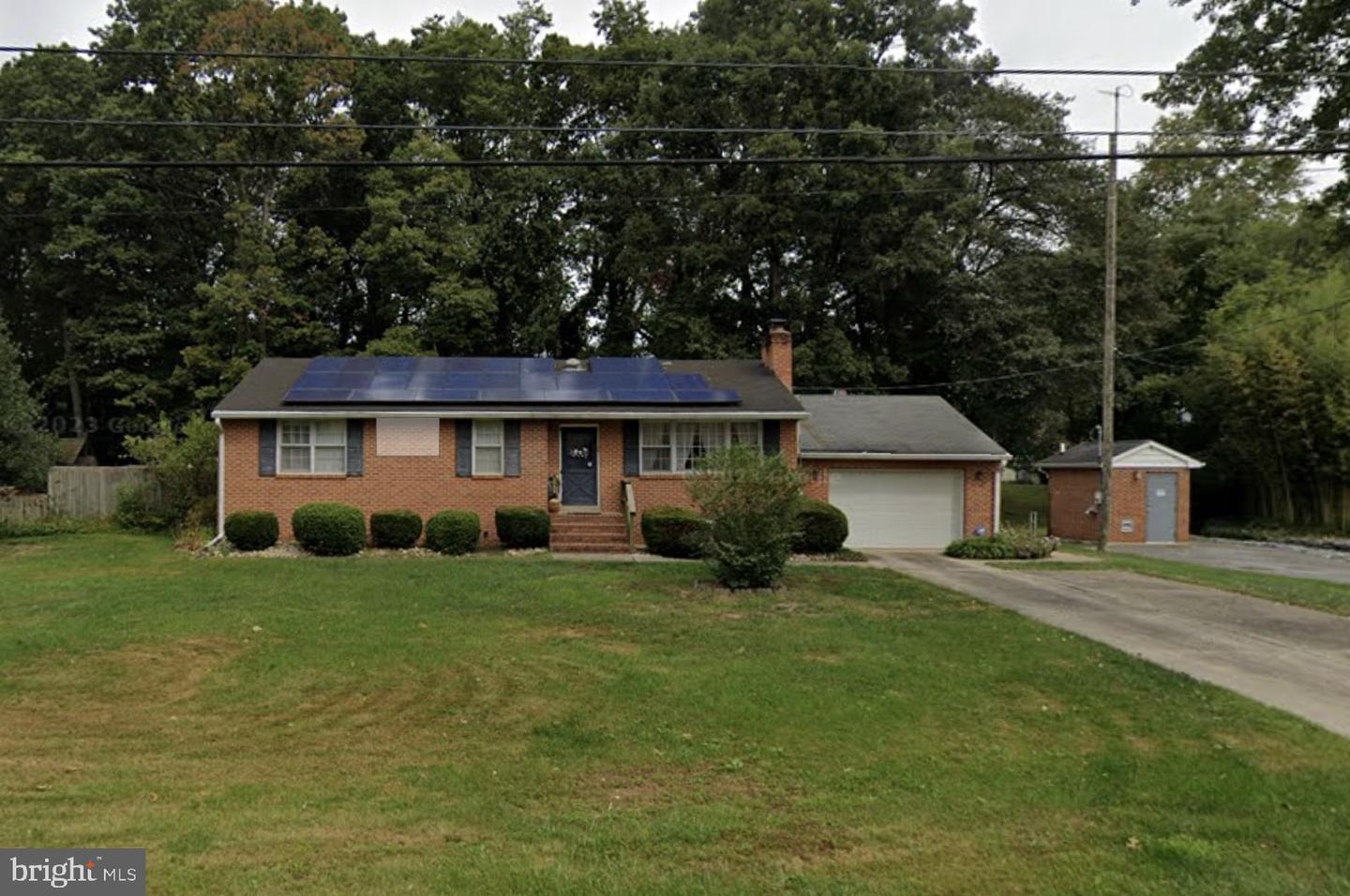 129 Kingston Dr Property Photo 1