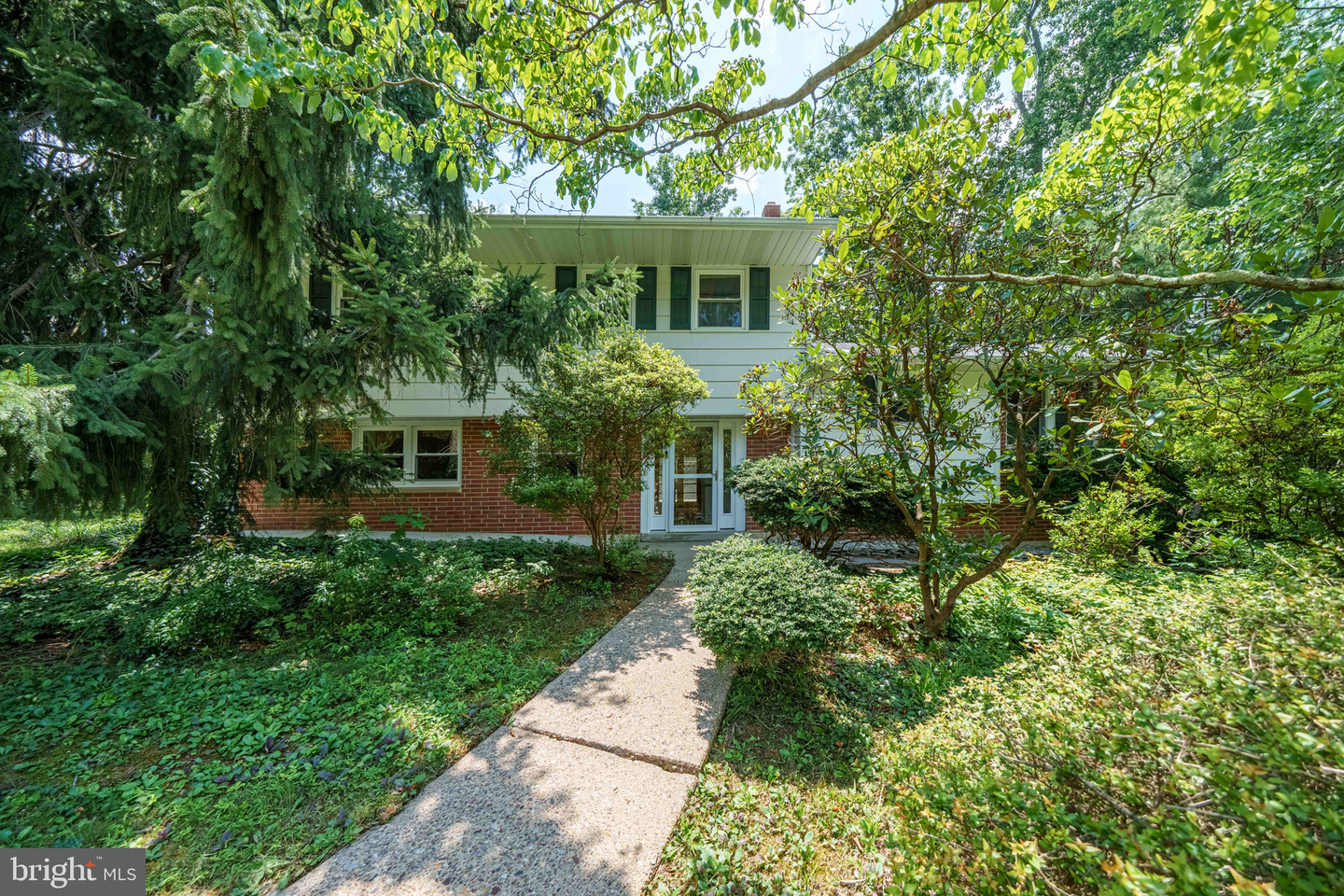 905 BAYLOR DR